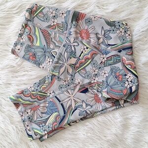 Victoria’s Secret Sport Knockout Vibrant Floral Capri Leggings